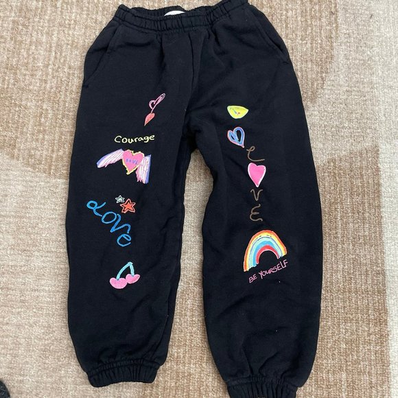 KIDS WORLDWIDE SSENSE Exclusive Kids Black All Over Love Print Sweatpants SZ 4 - Picture 3 of 7